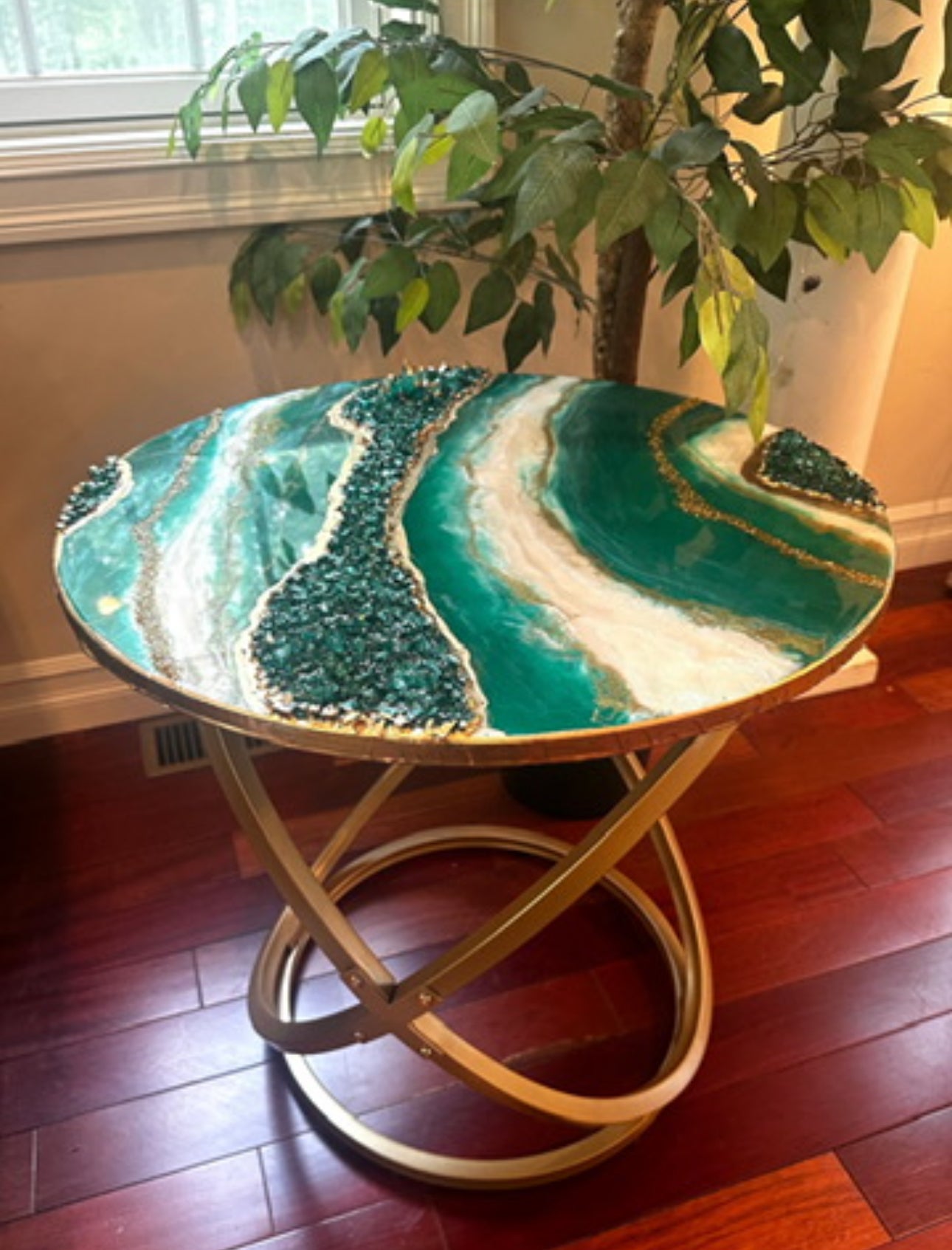Resin Geode Agate Accent Table – Emerald Green, Gold & White | Handmade Luxury Resin End Table