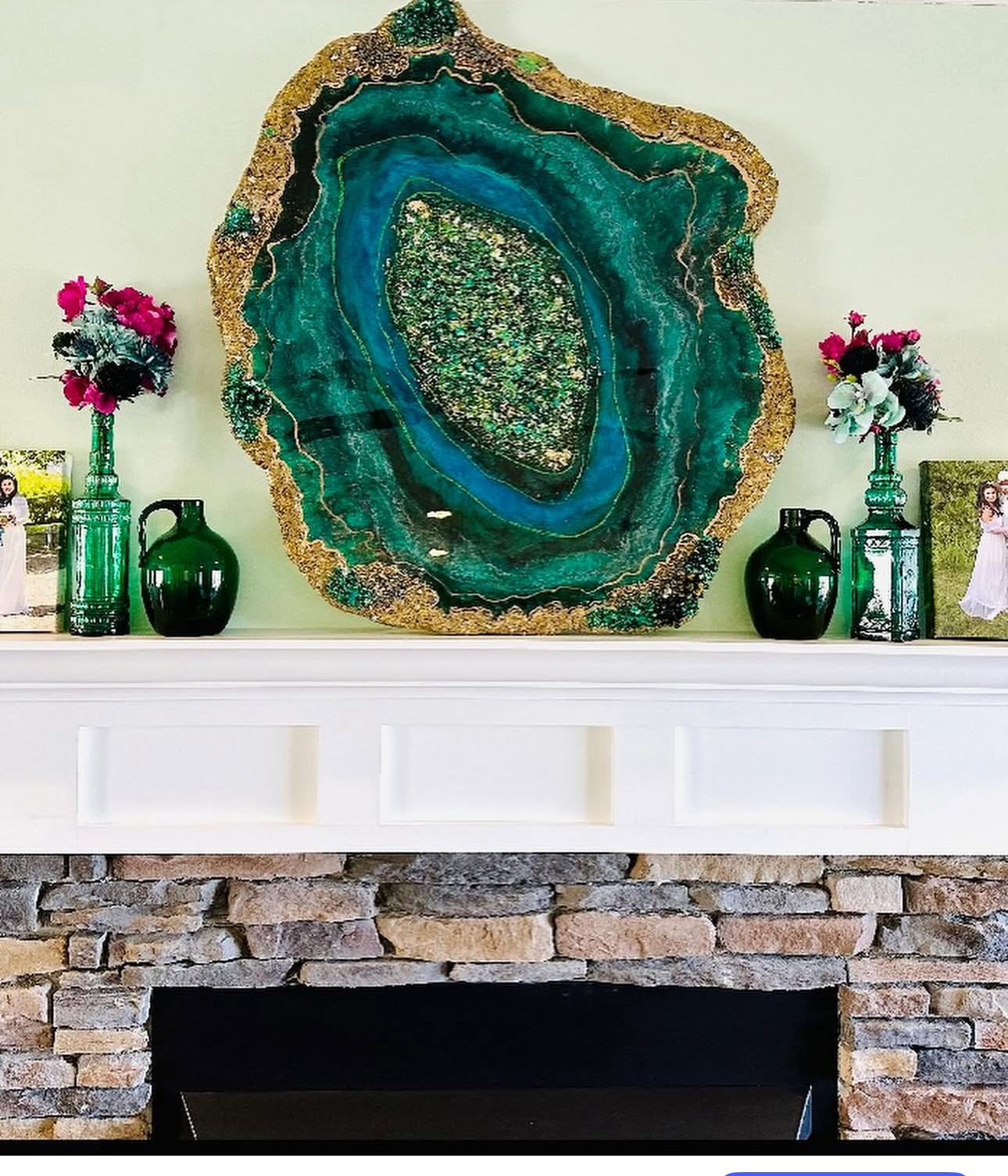 Emerald Green Geode Resin Painting – Luxury Crystal Wall Art