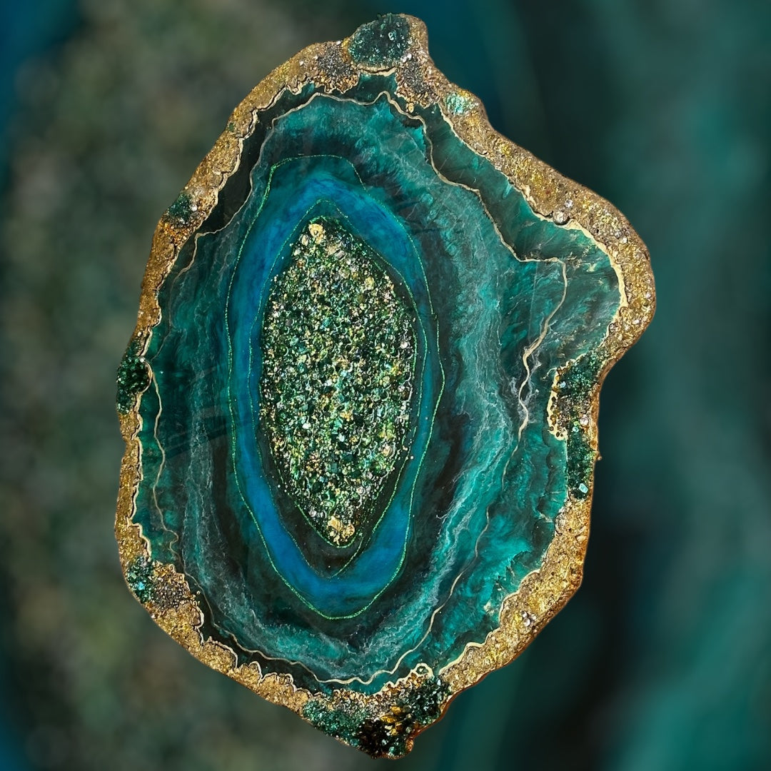 Emerald Green Geode Resin Painting – Luxury Crystal Wall Art